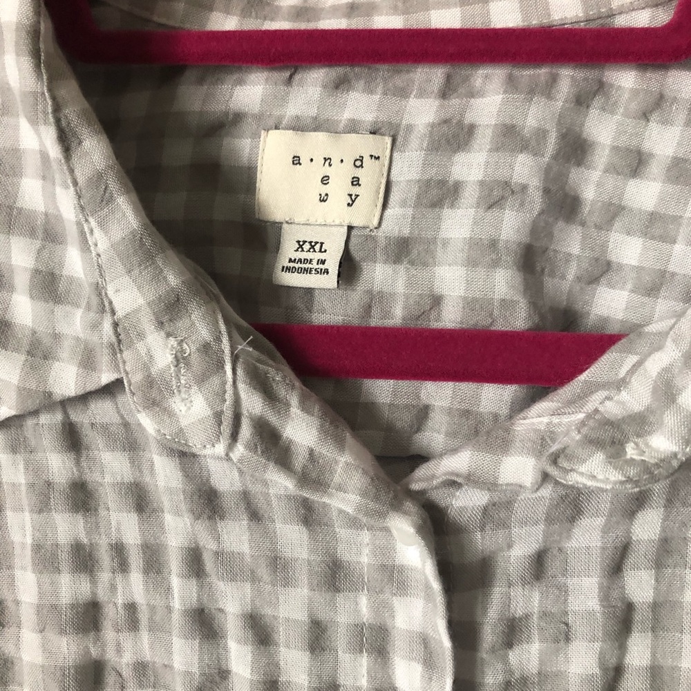 Button up top - Picture 2 of 3
